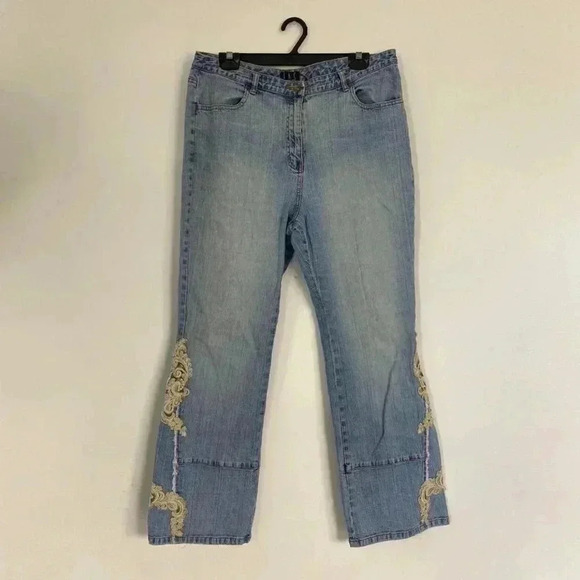 Light wash flare jeans with lace embellishments. - Picture 5 of 5